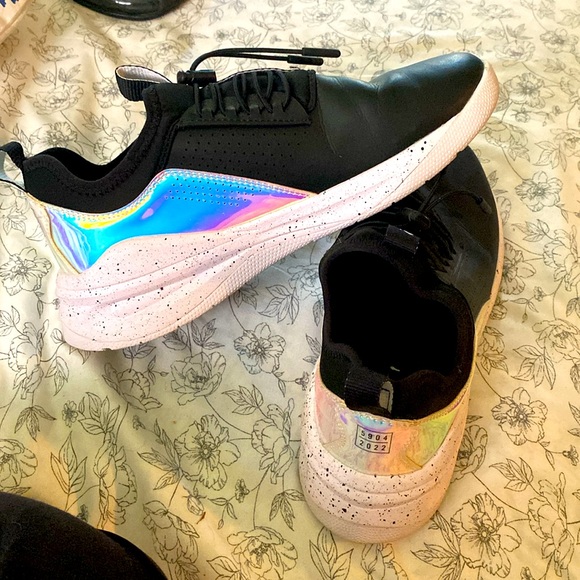 NEW Clove 8.5Women-7Men]Black Holographic
2022 Birthday Limited Edition Sneakers - Picture 2 of 8